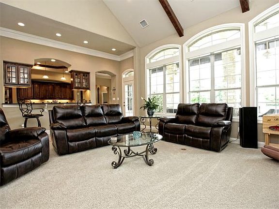 4th image of 204 Park Place Dr