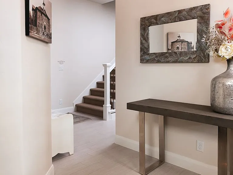 E Bay Hill Dr — Photo 9