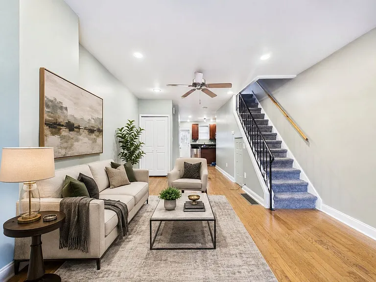 2437 S Darien St — Photo 2