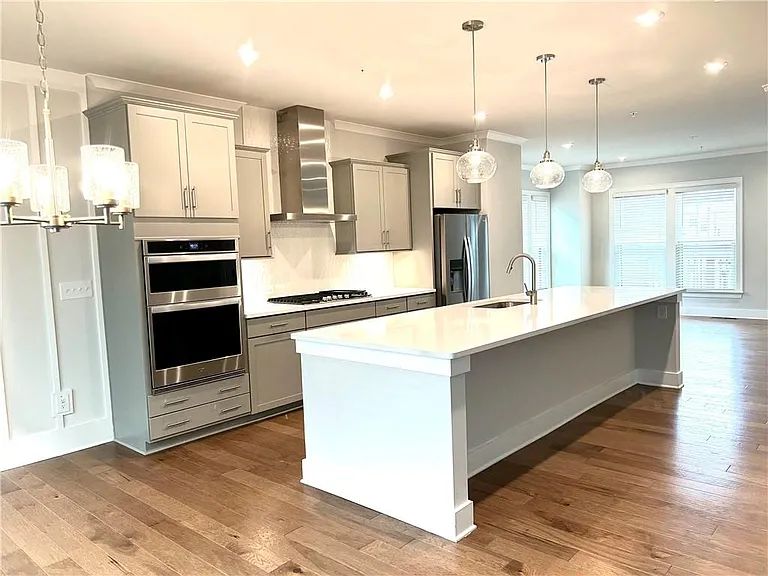 1038 Burnside Pl NW — Photo 3