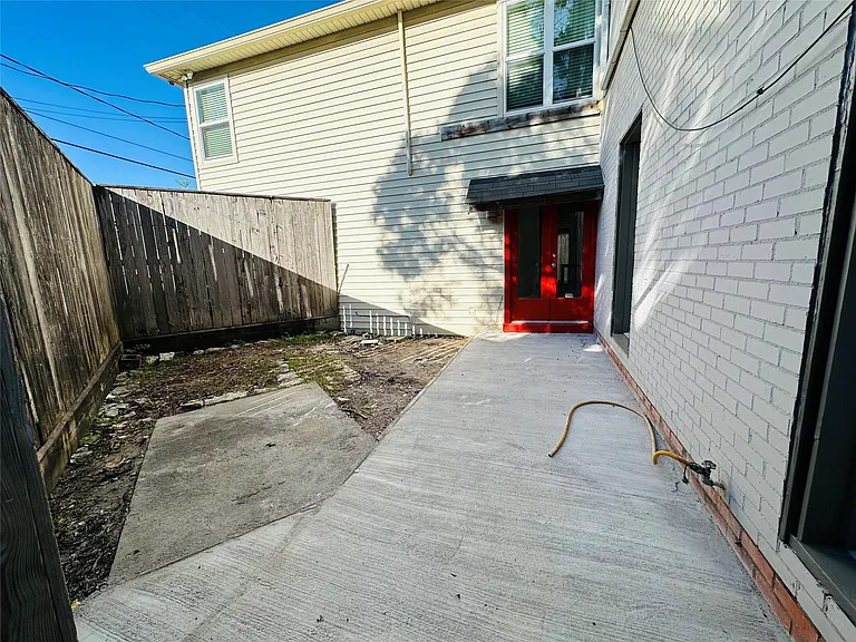 2309 Sheridan St — Photo 17