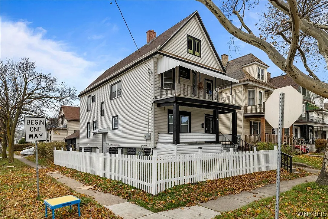 572 Wyoming Ave photo 1