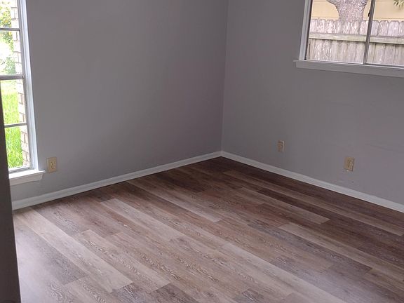 4th image of 4902 Teasdale Dr