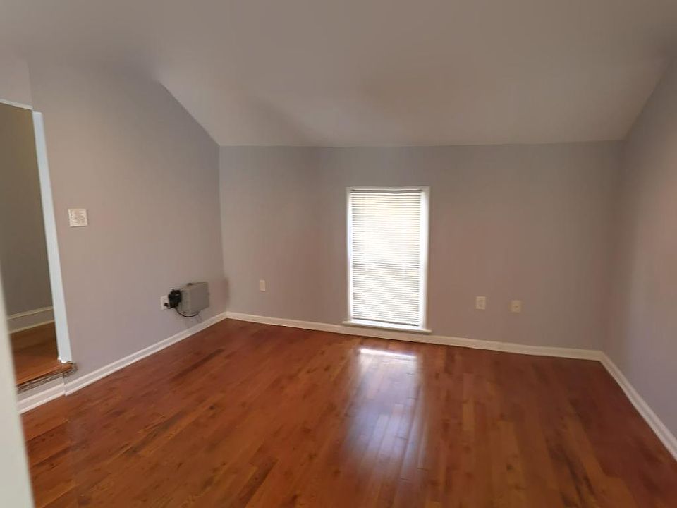 2nd image of 120 Merion Ave APT B