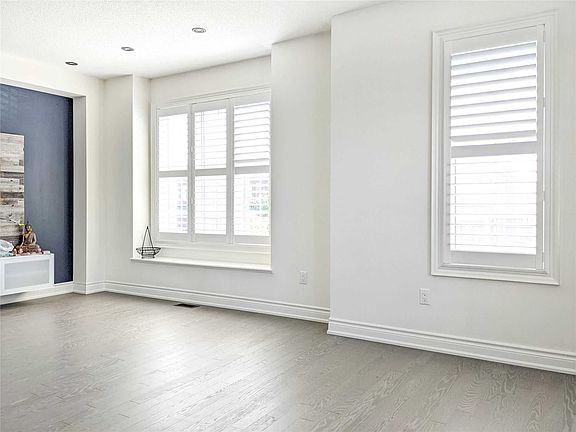 5th image of 32 Brushwood Dr