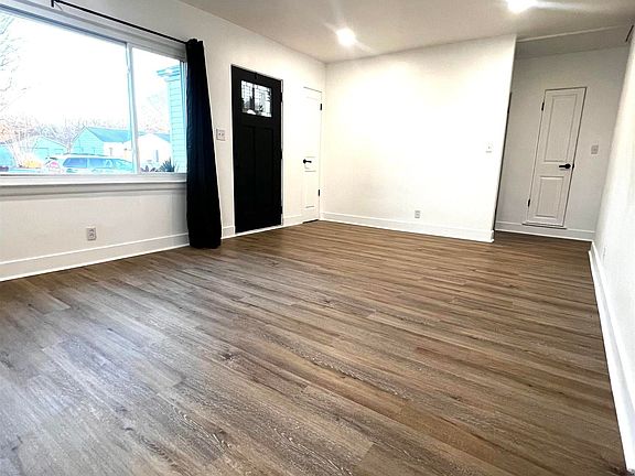 5th image of 1106 N Villa Dr