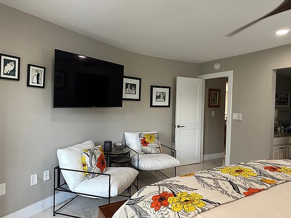 3rd image of 2000 Overseas Hwy APT 4G