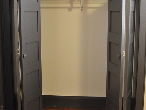 2nd image of 530 Craghead St APT 202