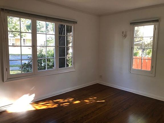 3rd image of 470 E Montecito Ave