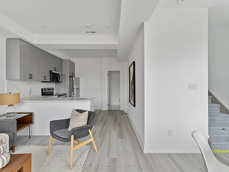 589 Oakwood Ave #2 — Photo 11