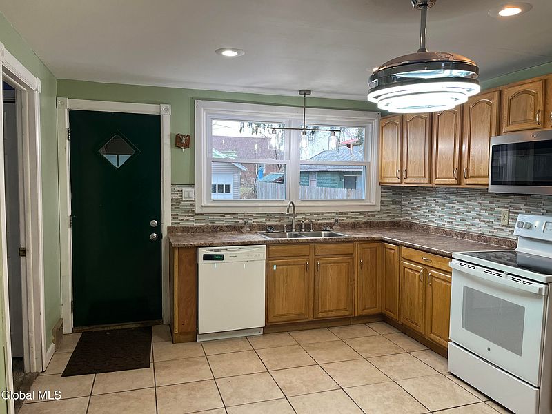 4th image of 1719 Oneida Street