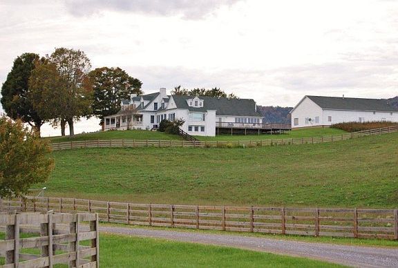 2nd image of 698 Big Oak Ln
