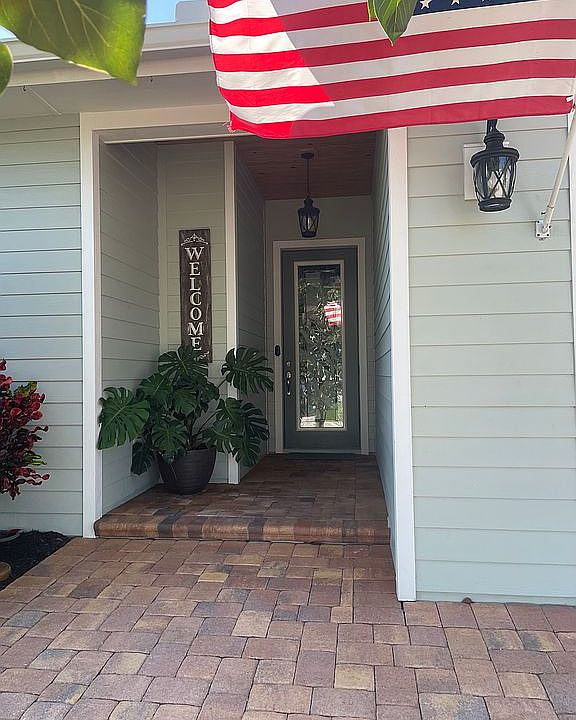 1st image of 21 SW Riverway Blvd