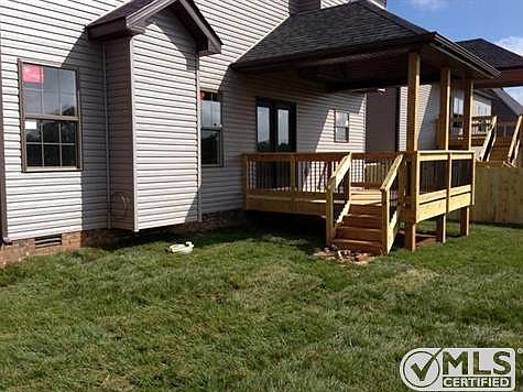 4th image of 104 West Dr