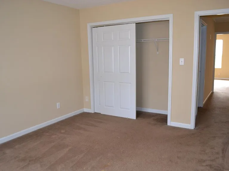 227 Appleby Dr — Photo 8