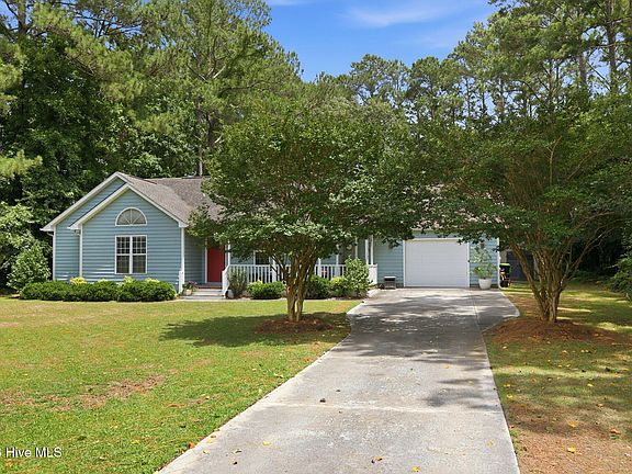 3rd image of 131 Silver Creek Drive