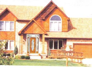 4995 Oakwood Dr, North Tonawanda, NY 14120