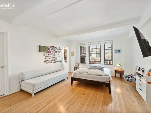 299 West 12th Street image 1 of 11