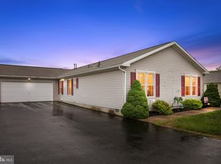 81 Random Rd, Douglassville, PA 19518