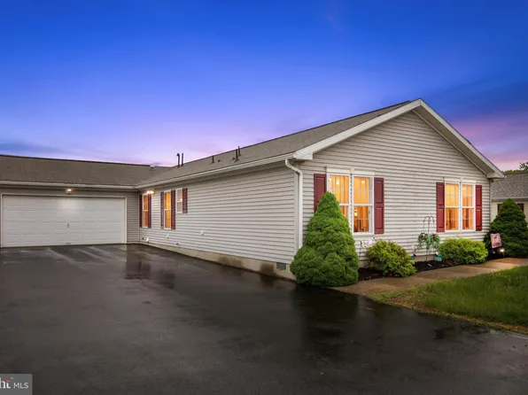 81 Random Rd, Douglassville, PA 19518