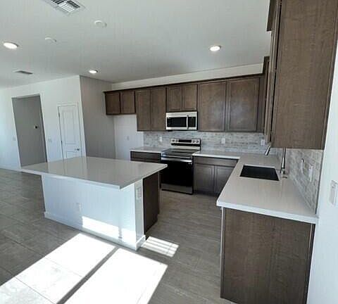 4th image of 16971 W BUTLER Avenue
