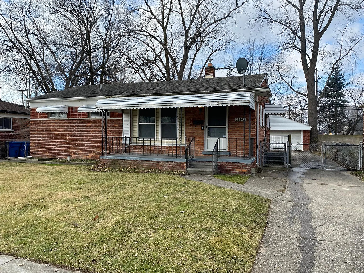 22247 Logue Ave — Photo 2