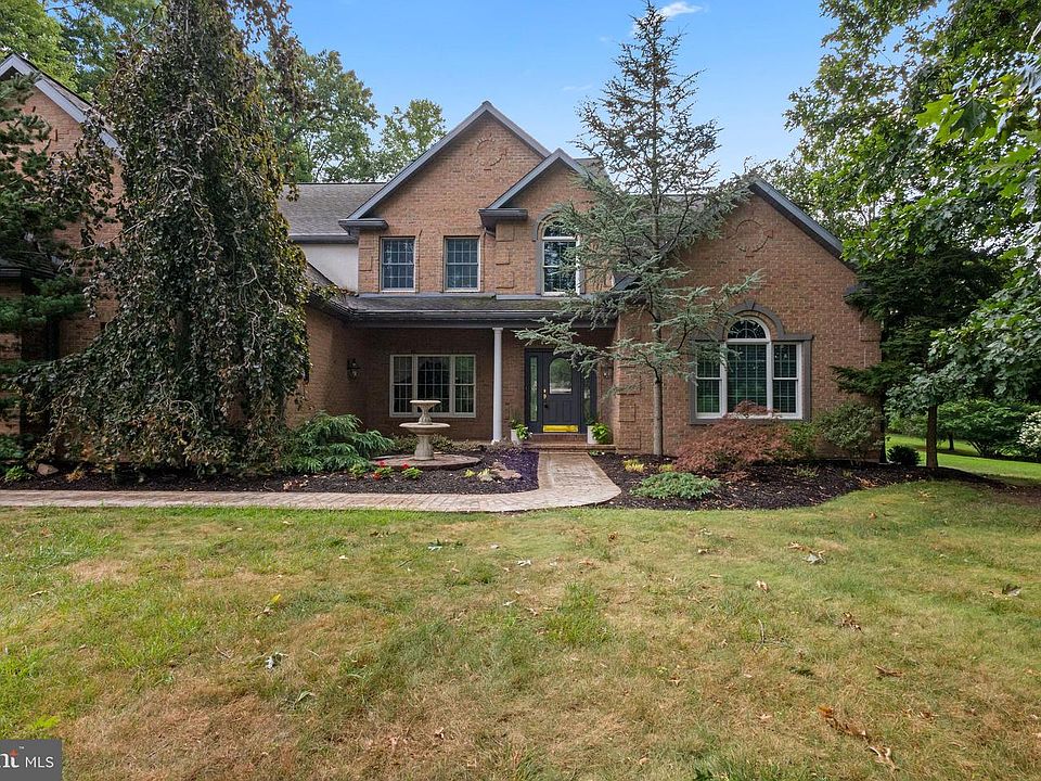 1st image of 5 Holly Ln