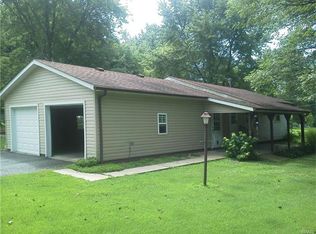 21109 Adair Rd, Carlyle, IL 62231