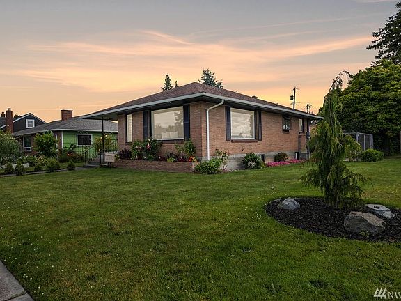 This mid-century REMODELED brick RAMBLER is the BEST VALUE listed in Everett right now!