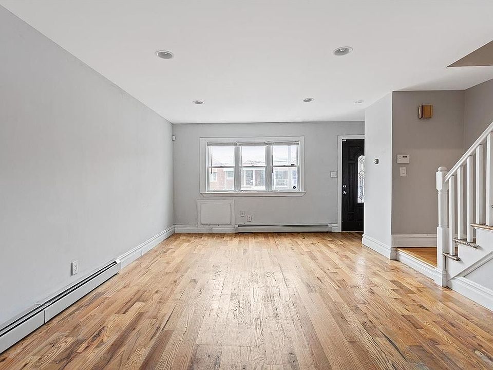 1st image of 2923 Hering Ave