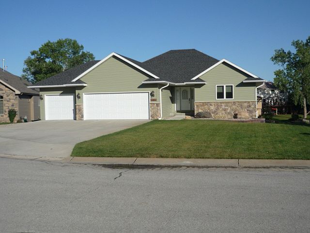 1st image of 19601 Lakeside Cir
