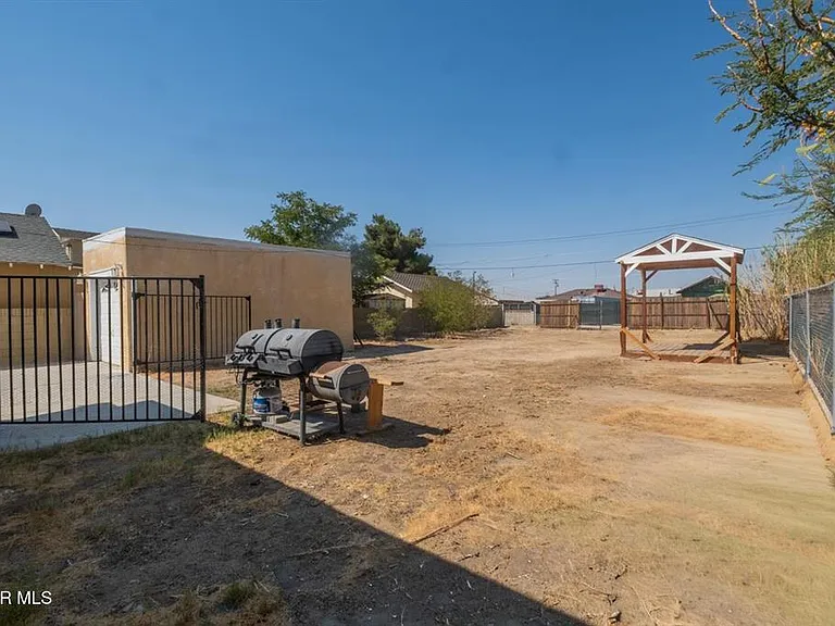 2725 Desert St #2725 — Photo 7