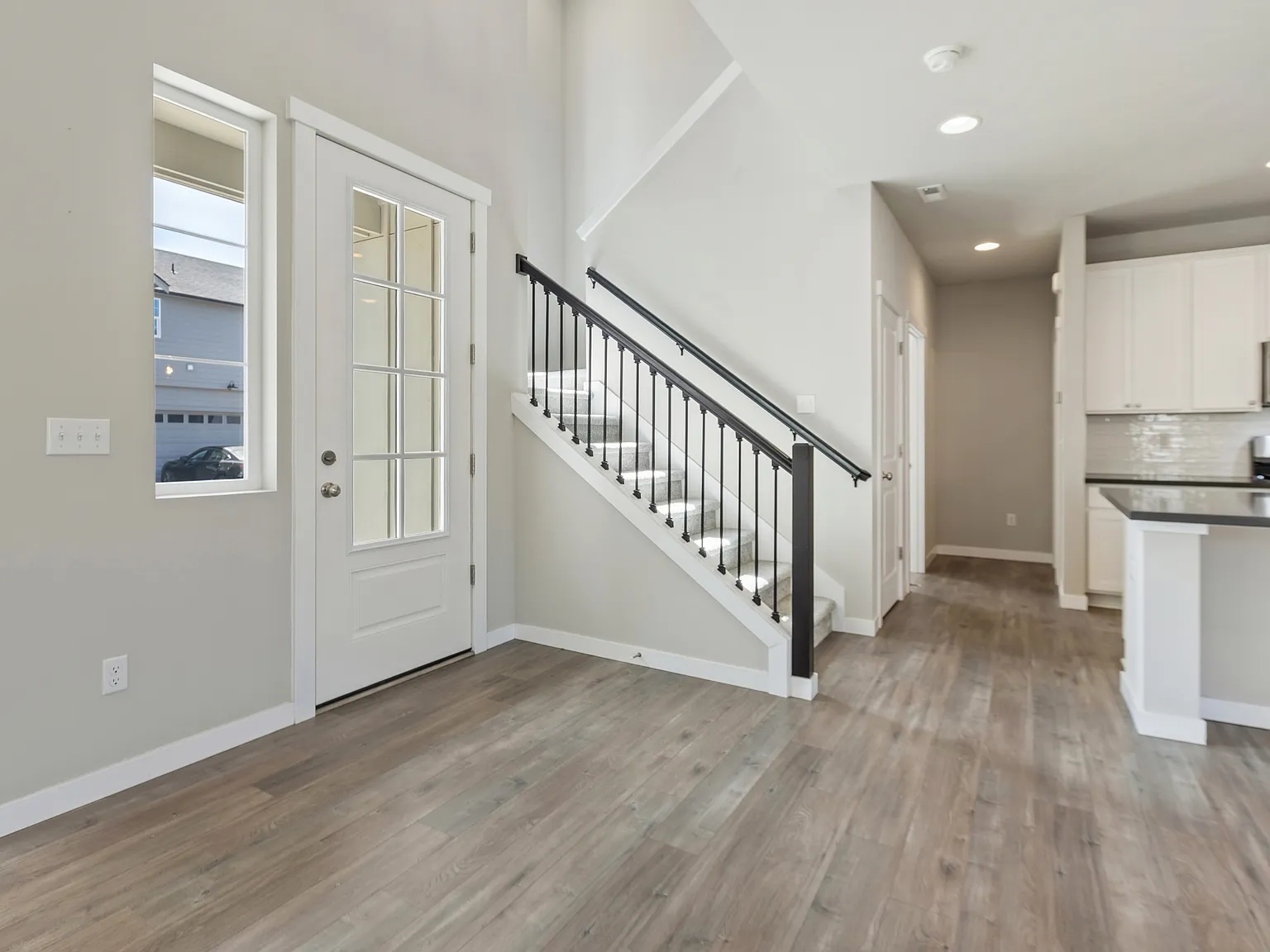 5 bed, 2724 sqft, $3,900 — Photo 2