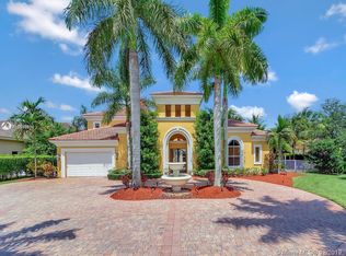 505 Enclave Cir W, Pembroke Pines, FL 33027