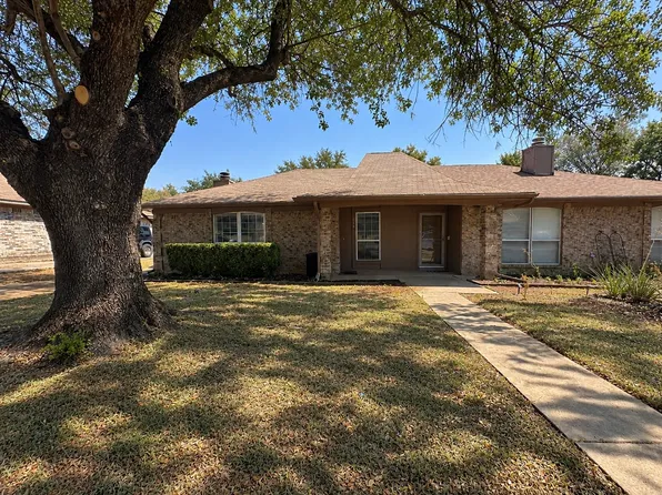 806 Blessing Creek Dr, Euless, TX 76039