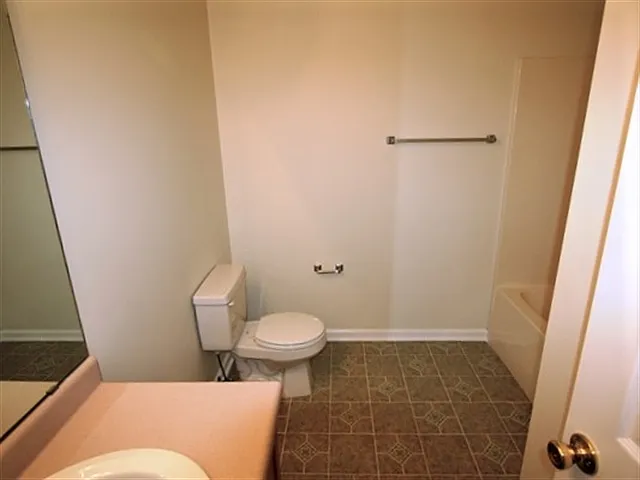 2416 Bradfield Ct — Photo 10