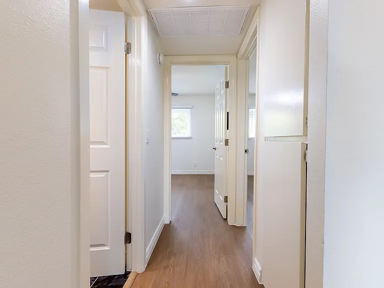 15516 Nordhoff St #204 — Photo 7