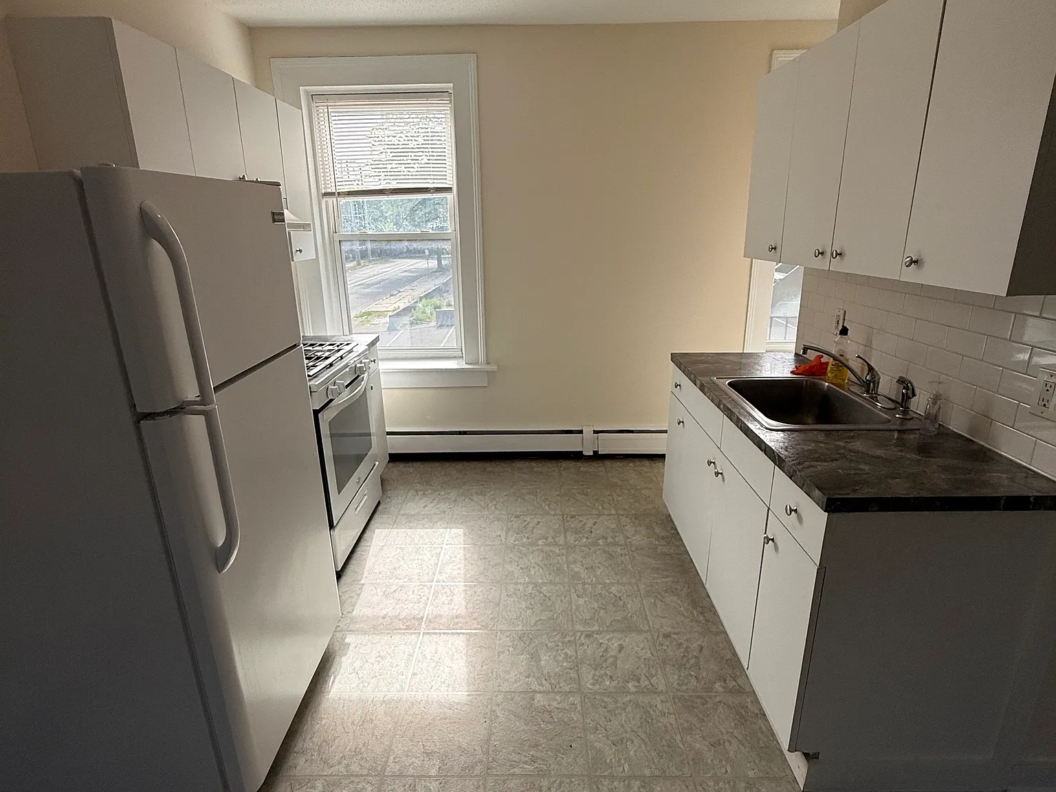 2 bed, 850 sqft, $1,800 — Photo 3