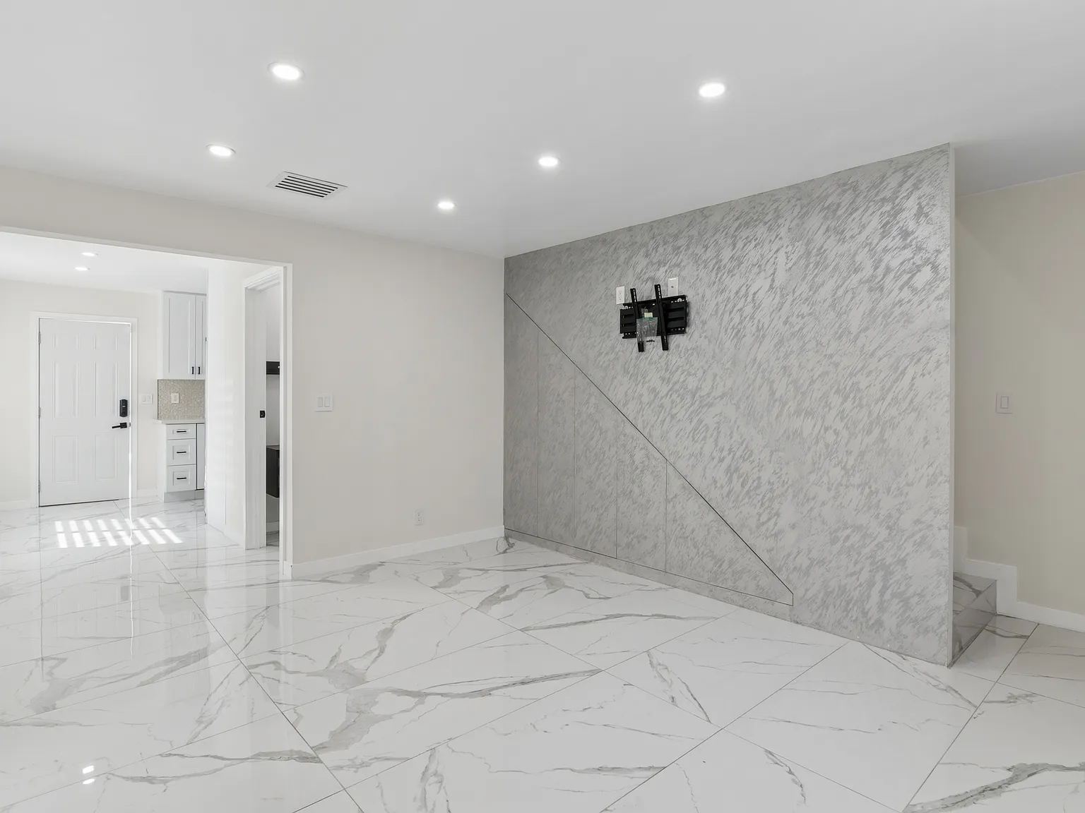 2 bed, 1.5 bath, 960 sqft, $3,400 — Photo 4