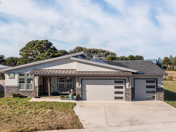 2876 Salty Dog Dr, Bandon, OR 97411