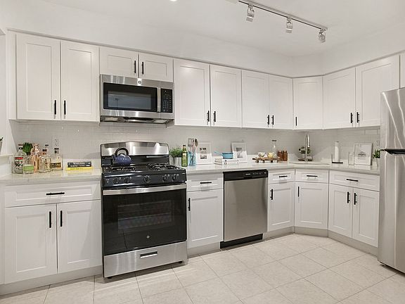 4th image of 104 Clifton Pl APT 2C