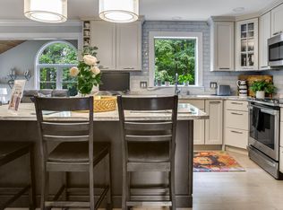 8 Glenview Rd, Cumberland, ME 04021