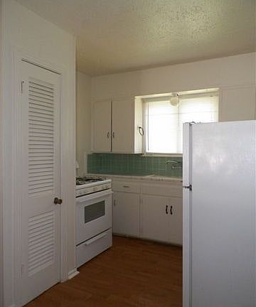 3rd image of 3711 Parkwood St
