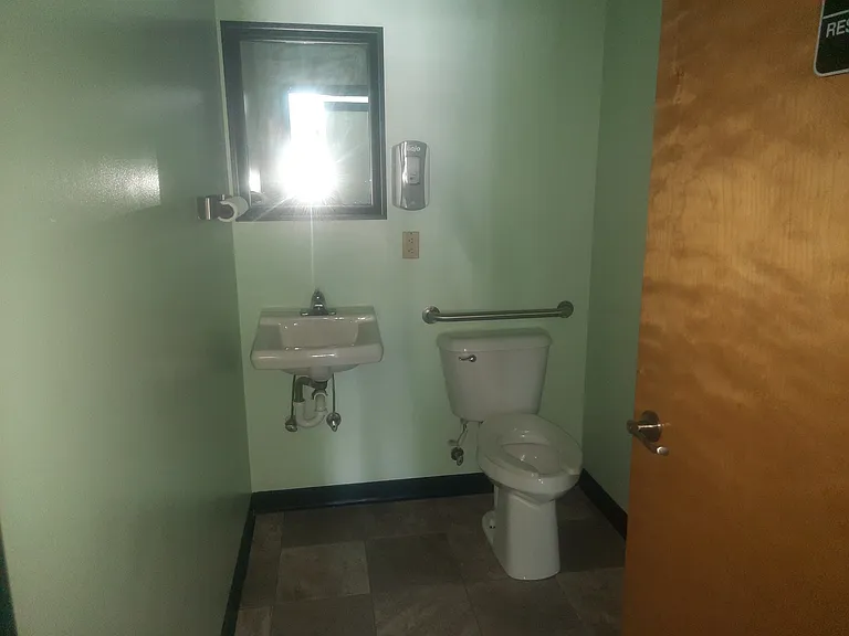 115 E 6th St #1 — Photo 7