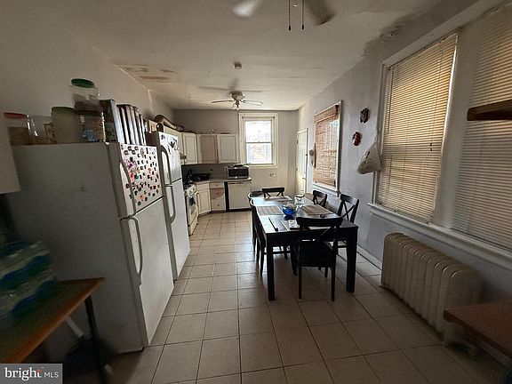 3rd image of 4074 Roosevelt Blvd