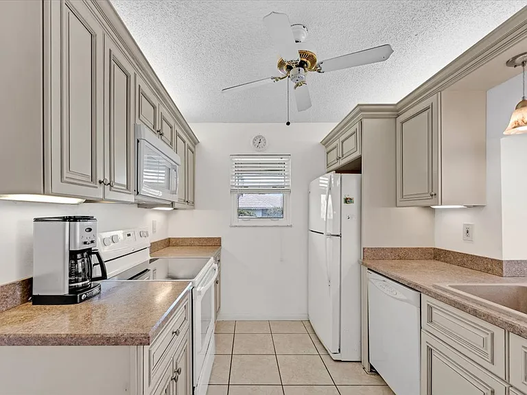 1127 E Seminole Ave #12C — Photo 16