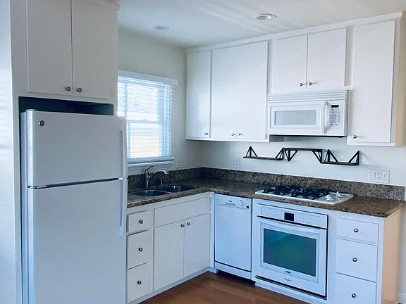 4th image of 3648 S Centinela Ave APT 6