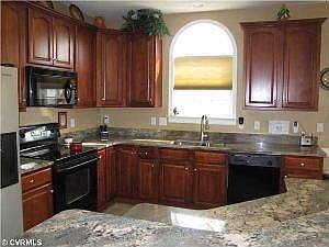 3rd image of 11325 Sadler Green Ln