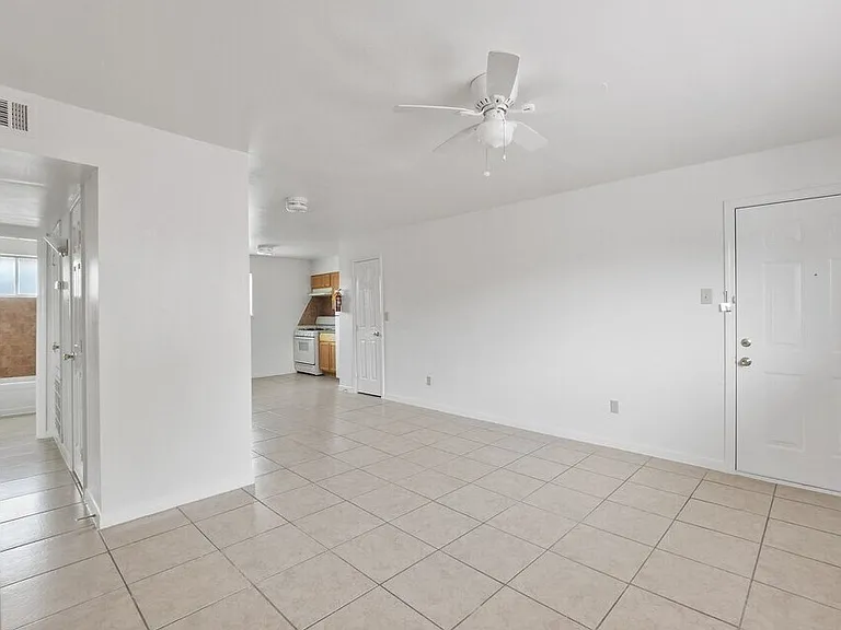 La Paloma Village Apartments — Photo 6