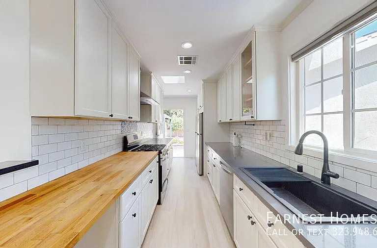 5844 Vesper Ave — Photo 6